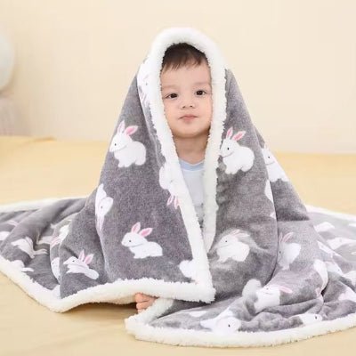 COUVERTURE POUR BEBE EN LAINE motif lapin sur tête bébé