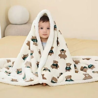 COUVERTURE POUR BEBE EN LAINE motif ourson sur tête bébé