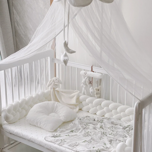 TRESSE POUR CONTOUR DE LIT BEBE blanc avec oreiller doudou et mobile