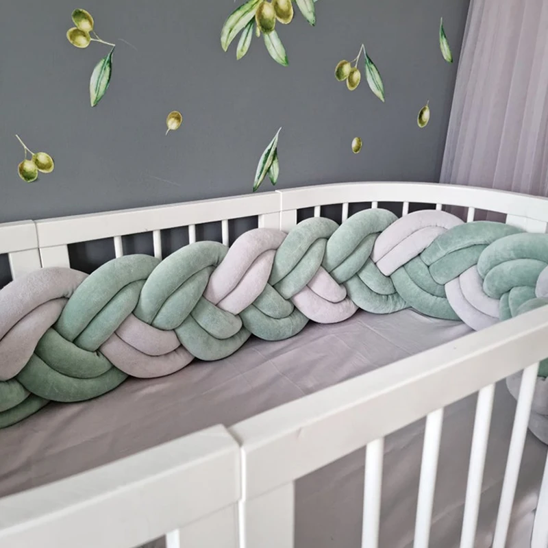 Tresse de lit 4m bleu entourant lit blanc