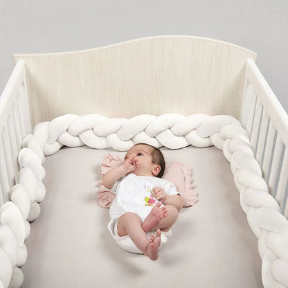 bebe couche dos entoure tresse de lit