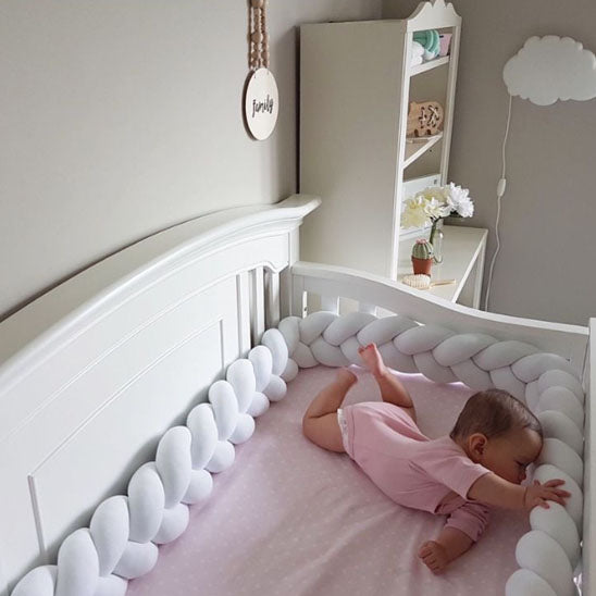 bebe couche tresse de lit autour