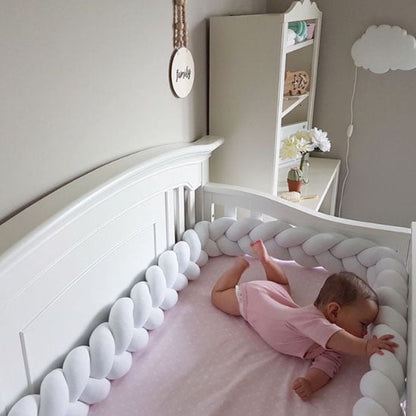 bebe couche tresse de lit autour
