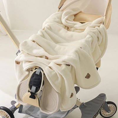 COUVERTURE EN LAINE POUR BEBE dans poussette
