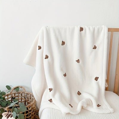 COUVERTURE EN LAINE POUR BEBE suspendu sur barreau